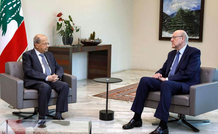 الرئيس اللبناني ميشال عون يستلم تشكيلة الحكومة من رئيس الوزراء المكلف نجيب ميقاتي
